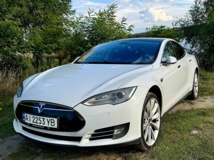 Белый Тесла Модель С, объемом двигателя 0 л и пробегом 212 тыс. км за 12500 $, фото 1 на Automoto.ua