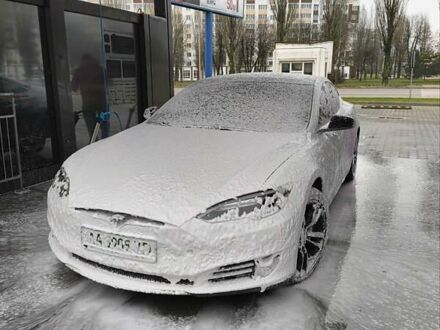 Белый Тесла Модель С, объемом двигателя 0 л и пробегом 116 тыс. км за 16000 $, фото 1 на Automoto.ua