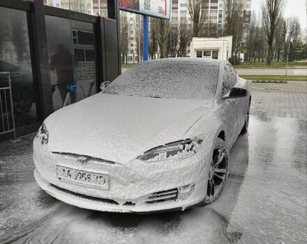 Белый Тесла Модель С, объемом двигателя 0 л и пробегом 116 тыс. км за 16000 $, фото 1 на Automoto.ua
