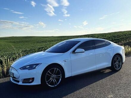 Тесла Модель С 2014 в Ровно на Automoto.ua Белый Тесла Модель С, объемом двигателя 0 л и пробегом 147 тыс. км за 12500 $, фото 1 на Automoto.ua