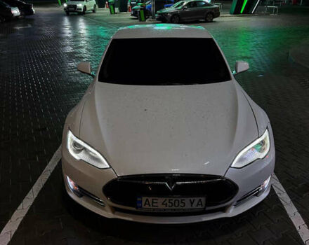 Білий Тесла Модель С, об'ємом двигуна 0 л та пробігом 150 тис. км за 17000 $, фото 1 на Automoto.ua