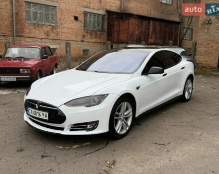 Белый Тесла Модель С, объемом двигателя 0 л и пробегом 152 тыс. км за 11400 $, фото 1 на Automoto.ua