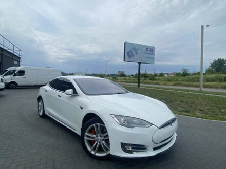 Тесла Модель С 2014 в Кропивницком (Кировограде) на Automoto.ua Белый Тесла Модель С, объемом двигателя 0 л и пробегом 210 тыс. км за 13000 $, фото 1 на Automoto.ua