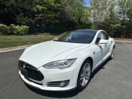 Тесла Модель С 2015 у Коломые на Automoto.ua Білий Тесла Модель С, об'ємом двигуна 0 л та пробігом 114 тис. км за 8000 $, фото 1 на Automoto.ua