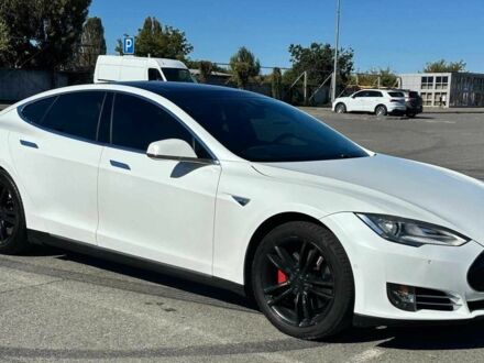 Тесла Модель С 2015 у Києві на Automoto.ua Білий Тесла Модель С, об'ємом двигуна 0 л та пробігом 132 тис. км за 13500 $, фото 1 на Automoto.ua