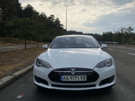 Белый Тесла Модель С, объемом двигателя 0 л и пробегом 180 тыс. км за 15400 $, фото 1 на Automoto.ua