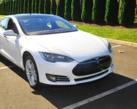 Белый Тесла Модель С, объемом двигателя 0 л и пробегом 110 тыс. км за 5000 $, фото 1 на Automoto.ua