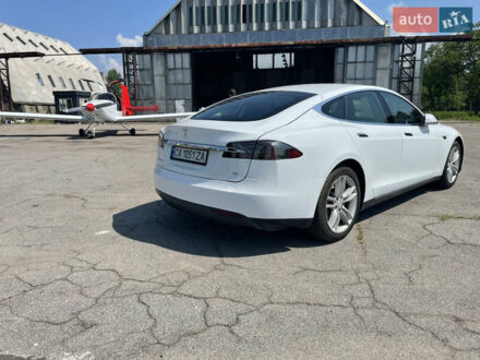 Тесла Модель С 2015 у Черкасах на Automoto.ua Білий Тесла Модель С, об'ємом двигуна 0 л та пробігом 88 тис. км за 28500 $, фото 1 на Automoto.ua