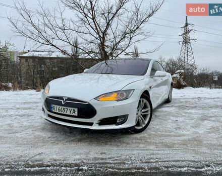 Белый Тесла Модель С, объемом двигателя 0 л и пробегом 166 тыс. км за 12500 $, фото 1 на Automoto.ua