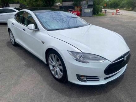 Тесла Модель С 2015 у Києві на Automoto.ua Білий Тесла Модель С, об'ємом двигуна 0 л та пробігом 80 тис. км за 9000 $, фото 1 на Automoto.ua