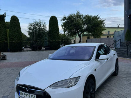 Белый Тесла Модель С, объемом двигателя 0 л и пробегом 108 тыс. км за 16500 $, фото 1 на Automoto.ua