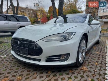 Тесла Модель С 2015 у Харкові на Automoto.ua Білий Тесла Модель С, об'ємом двигуна 0 л та пробігом 120 тис. км за 16100 $, фото 1 на Automoto.ua