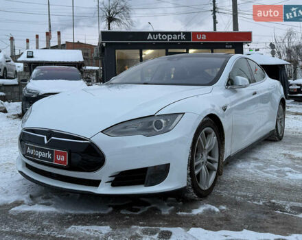 Белый Тесла Модель С, объемом двигателя 0 л и пробегом 130 тыс. км за 17990 $, фото 1 на Automoto.ua