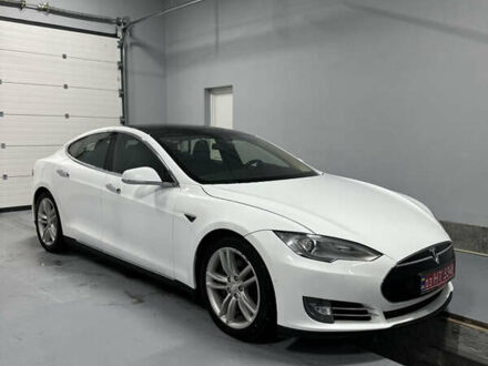 Белый Тесла Модель С, объемом двигателя 0 л и пробегом 140 тыс. км за 14950 $, фото 1 на Automoto.ua