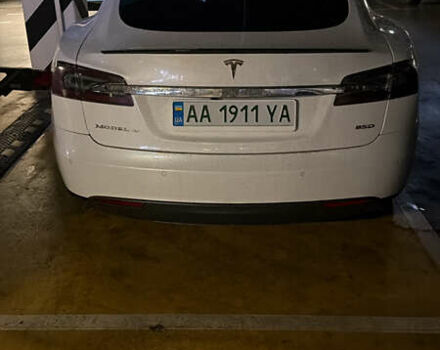 Белый Тесла Модель С, объемом двигателя 0 л и пробегом 101 тыс. км за 16000 $, фото 1 на Automoto.ua