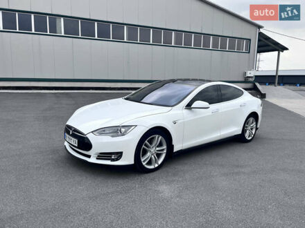 Тесла Модель С 2015 в Виннице на Automoto.ua Белый Тесла Модель С, объемом двигателя 0 л и пробегом 172 тыс. км за 14002 $, фото 1 на Automoto.ua