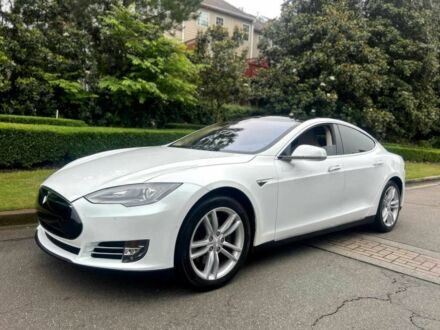 Тесла Модель С 2015 у Івано-Франківську на Automoto.ua Білий Тесла Модель С, об'ємом двигуна 0 л та пробігом 127 тис. км за 7000 $, фото 1 на Automoto.ua