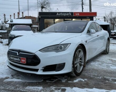 Белый Тесла Модель С, объемом двигателя 0 л и пробегом 130 тыс. км за 17990 $, фото 1 на Automoto.ua