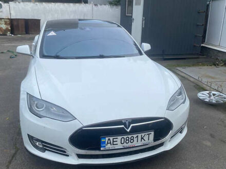 Белый Тесла Модель С, объемом двигателя 0 л и пробегом 150 тыс. км за 15000 $, фото 1 на Automoto.ua