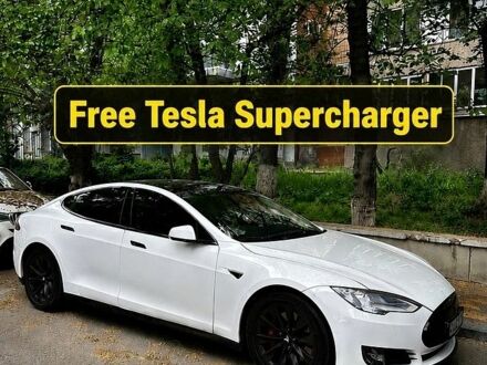 Білий Тесла Модель С, об'ємом двигуна 0 л та пробігом 250 тис. км за 16500 $, фото 1 на Automoto.ua