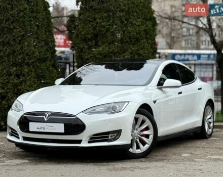 Белый Тесла Модель С, объемом двигателя 0 л и пробегом 143 тыс. км за 15900 $, фото 1 на Automoto.ua