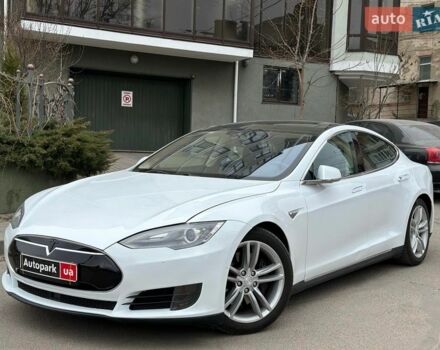 Білий Тесла Модель С, об'ємом двигуна 0 л та пробігом 130 тис. км за 15690 $, фото 1 на Automoto.ua