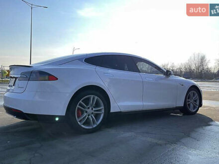 Тесла Модель С 2015 в Луцке на Automoto.ua Белый Тесла Модель С, объемом двигателя 0 л и пробегом 140 тыс. км за 17800 $, фото 1 на Automoto.ua