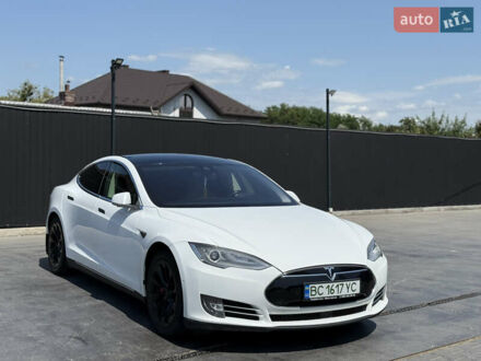 Белый Тесла Модель С, объемом двигателя 0 л и пробегом 156 тыс. км за 20000 $, фото 1 на Automoto.ua