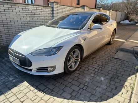 Білий Тесла Модель С, об'ємом двигуна 0 л та пробігом 225 тис. км за 9800 $, фото 1 на Automoto.ua