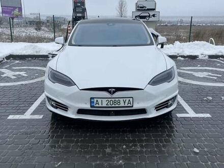 Тесла Модель С 2015 в Киеве на Automoto.ua Белый Тесла Модель С, объемом двигателя 0 л и пробегом 194 тыс. км за 20000 $, фото 1 на Automoto.ua
