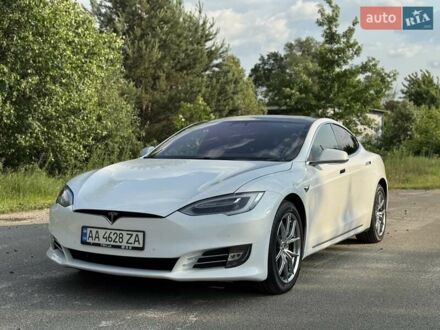 Белый Тесла Модель С, объемом двигателя 0 л и пробегом 130 тыс. км за 15900 $, фото 1 на Automoto.ua