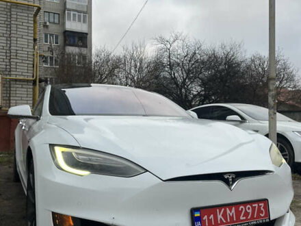 Белый Тесла Модель С, объемом двигателя 0 л и пробегом 156 тыс. км за 14200 $, фото 1 на Automoto.ua