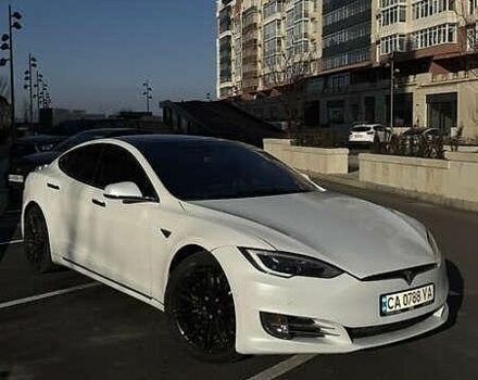 Белый Тесла Модель С, объемом двигателя 0 л и пробегом 300 тыс. км за 13200 $, фото 1 на Automoto.ua