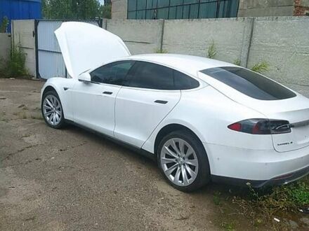 Білий Тесла Модель С, об'ємом двигуна 0 л та пробігом 200 тис. км за 9000 $, фото 1 на Automoto.ua