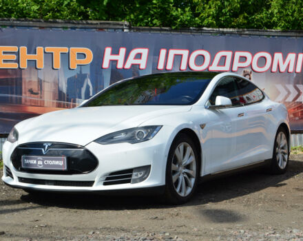 Белый Тесла Модель С, объемом двигателя 0 л и пробегом 377 тыс. км за 26000 $, фото 1 на Automoto.ua