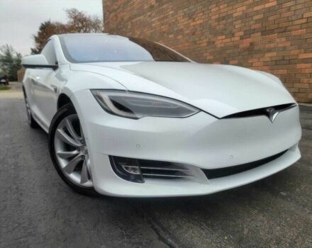 Білий Тесла Модель С, об'ємом двигуна 0 л та пробігом 70 тис. км за 6000 $, фото 1 на Automoto.ua