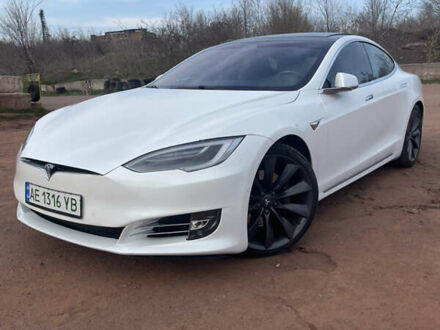 Тесла Модель С 2016 в Кривом Роге на Automoto.ua Белый Тесла Модель С, объемом двигателя 0 л и пробегом 183 тыс. км за 18100 $, фото 1 на Automoto.ua