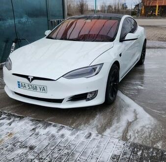Белый Тесла Модель С, объемом двигателя 0 л и пробегом 148 тыс. км за 18600 $, фото 1 на Automoto.ua