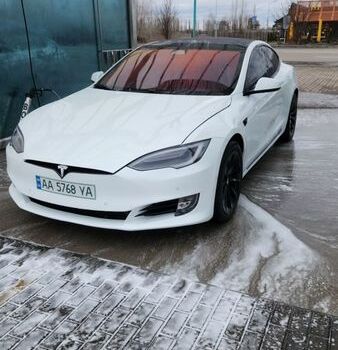 Белый Тесла Модель С, объемом двигателя 0 л и пробегом 148 тыс. км за 18600 $, фото 1 на Automoto.ua