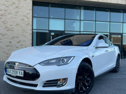Белый Тесла Модель С, объемом двигателя 0 л и пробегом 130 тыс. км за 15500 $, фото 1 на Automoto.ua