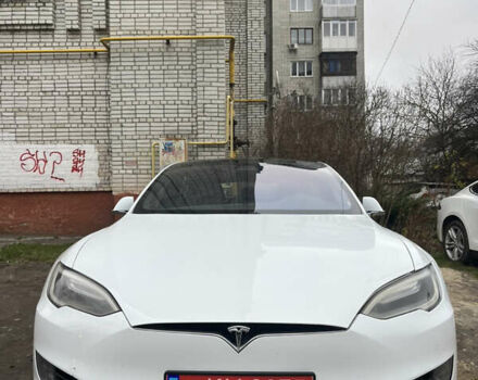 Белый Тесла Модель С, объемом двигателя 0 л и пробегом 156 тыс. км за 15200 $, фото 1 на Automoto.ua
