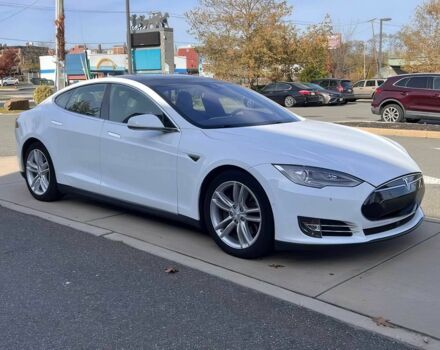 Белый Тесла Модель С, объемом двигателя 0 л и пробегом 71 тыс. км за 8700 $, фото 1 на Automoto.ua