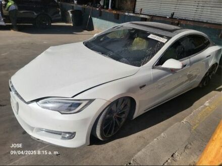 Тесла Модель С 2016 в Одессе на Automoto.ua Белый Тесла Модель С, объемом двигателя 0 л и пробегом 180 тыс. км за 10800 $, фото 1 на Automoto.ua