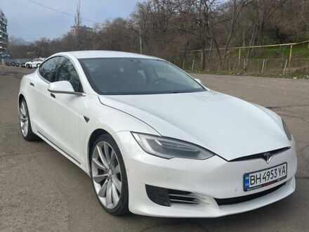 Тесла Модель С 2016 в Одессе на Automoto.ua Белый Тесла Модель С, объемом двигателя 0 л и пробегом 55 тыс. км за 17500 $, фото 1 на Automoto.ua