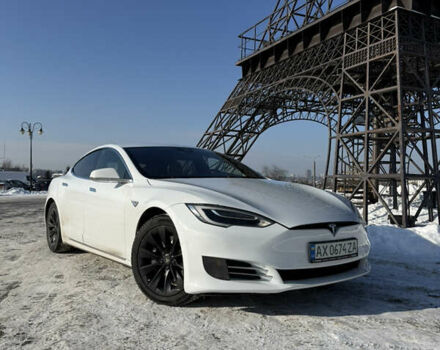 Белый Тесла Модель С, объемом двигателя 0 л и пробегом 125 тыс. км за 16900 $, фото 1 на Automoto.ua