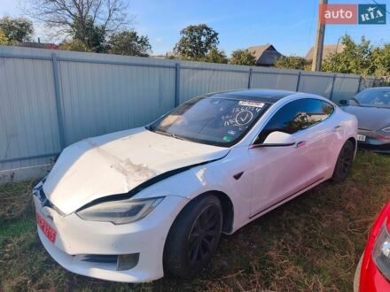 Білий Тесла Модель С, об'ємом двигуна 0 л та пробігом 140 тис. км за 9700 $, фото 1 на Automoto.ua