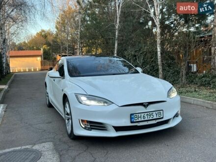 Белый Тесла Модель С, объемом двигателя 0 л и пробегом 269 тыс. км за 15200 $, фото 1 на Automoto.ua