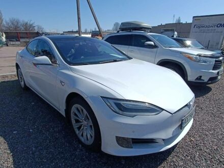 Тесла Модель С 2017 в Черкассах на Automoto.ua Белый Тесла Модель С, объемом двигателя 0 л и пробегом 120 тыс. км за 19900 $, фото 1 на Automoto.ua