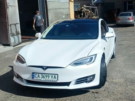 Белый Тесла Модель С, объемом двигателя 0 л и пробегом 102 тыс. км за 18000 $, фото 1 на Automoto.ua