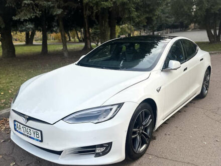 Белый Тесла Модель С, объемом двигателя 0 л и пробегом 75 тыс. км за 15900 $, фото 1 на Automoto.ua
